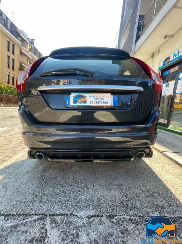 VOLVO XC60 D4 AWD doppio treno di gomme