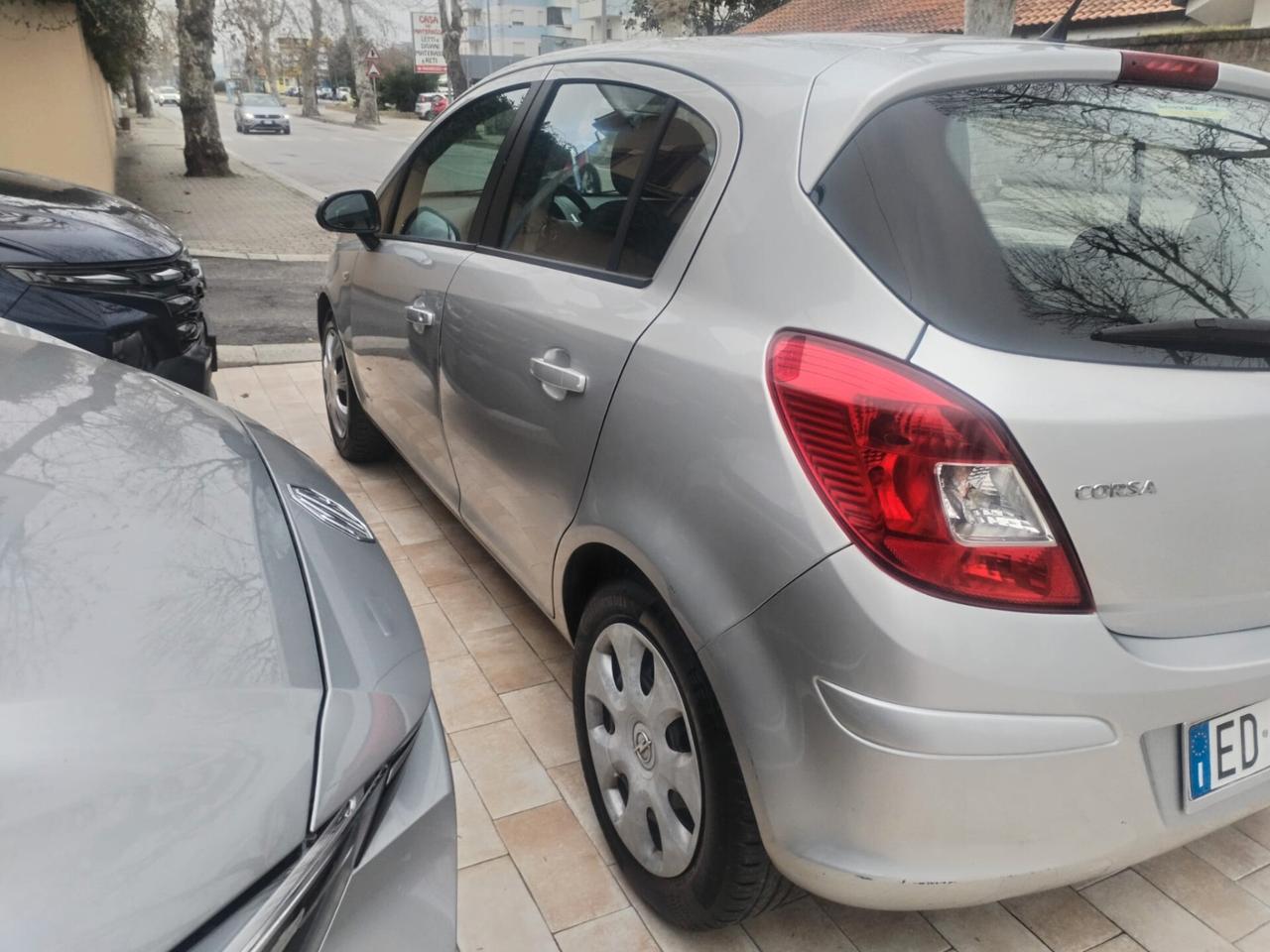 Opel Corsa 1.2 5 porte Cosmo