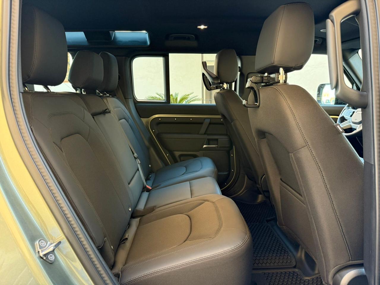 Land Rover Defender 110 3.0D I6 200 CV AWD Auto X-Dynamic SE