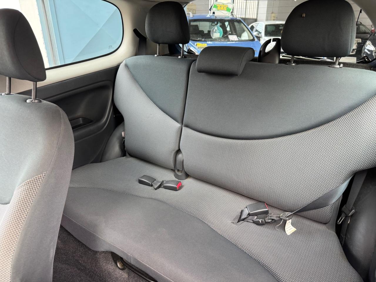 Toyota Yaris 1.0i 16V cat 3 porte Sol