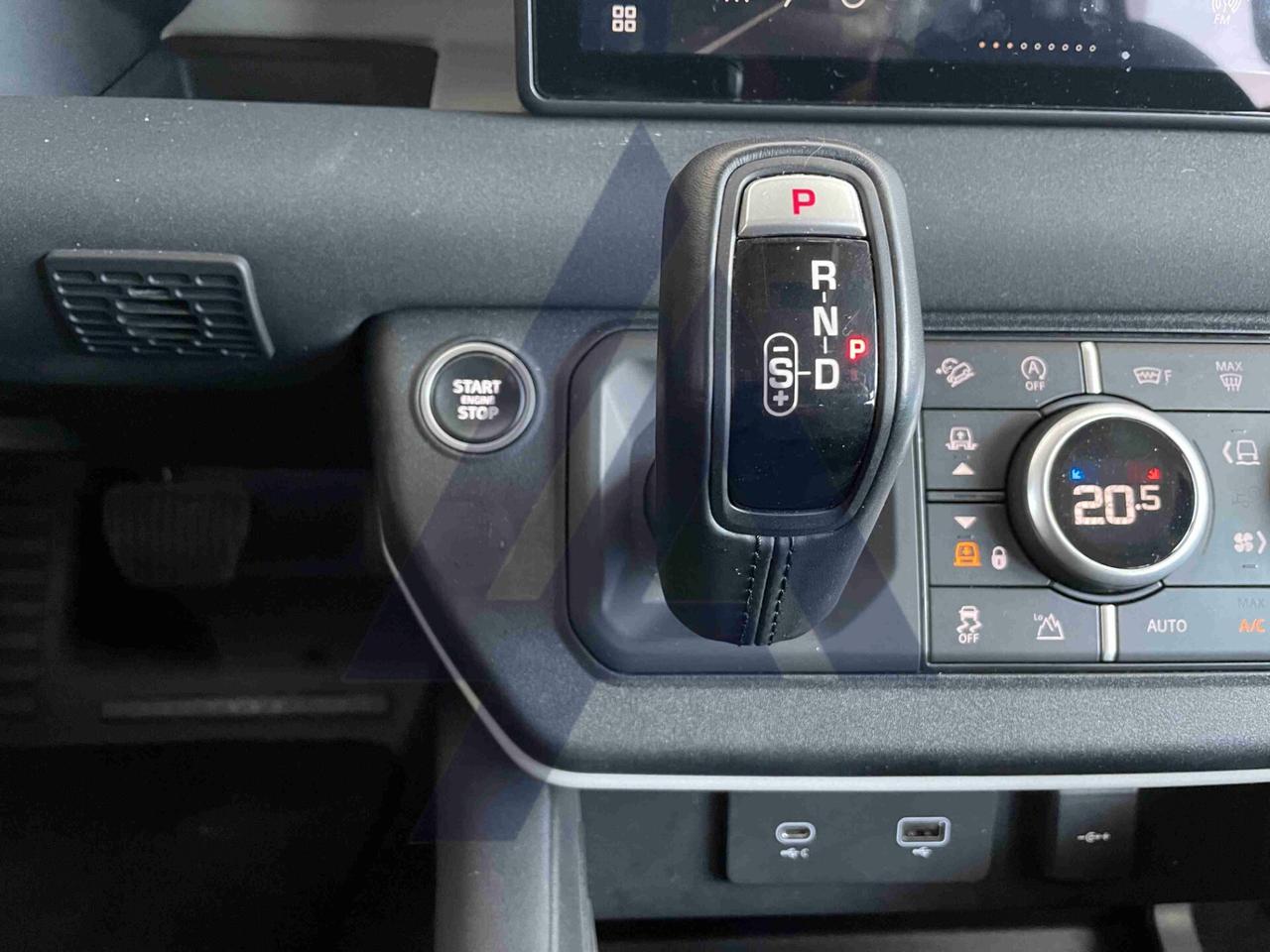 Land Rover Defender 110 3.0D I6 200 CV AWD Auto X-Dynamic HSE