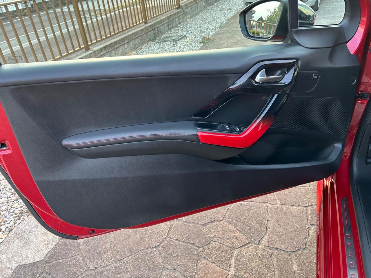 Peugeot 208 GTi - 2015 1.6 THP 200 CV 77.000 KM