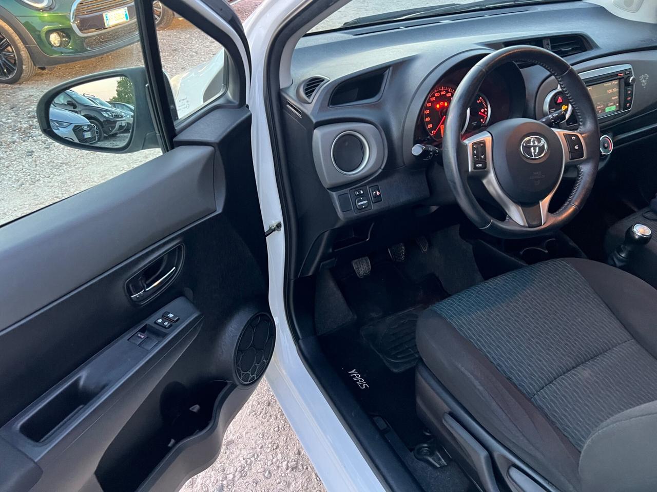 Toyota Yaris 1.0 5 porte Active Permute Rate Garanzia