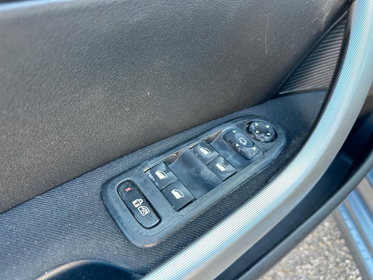 Peugeot 308 1.6 HDi 110CV 5p. Ciel Féline 2008