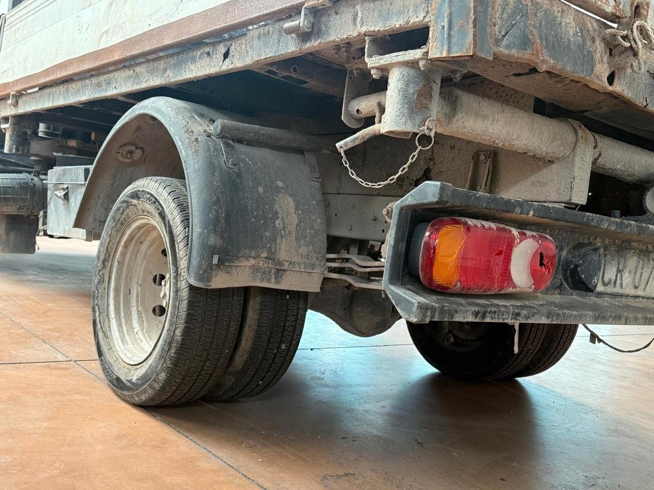 3 Nissan Cabstar ribaltabile non funzionante per operatori del settore
