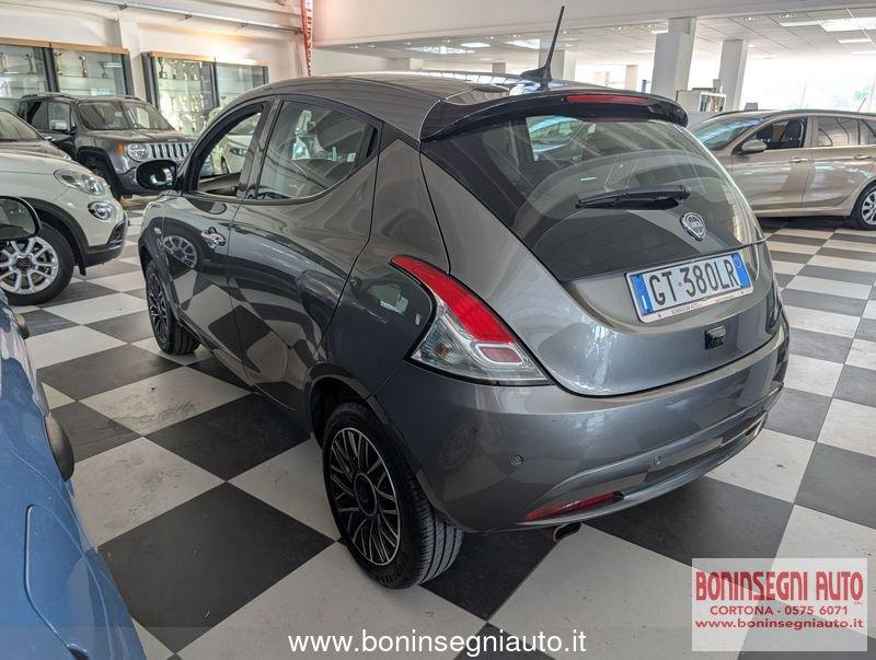 Lancia Ypsilon 1.0 FireFly 5 porte S&S Hybrid Platino