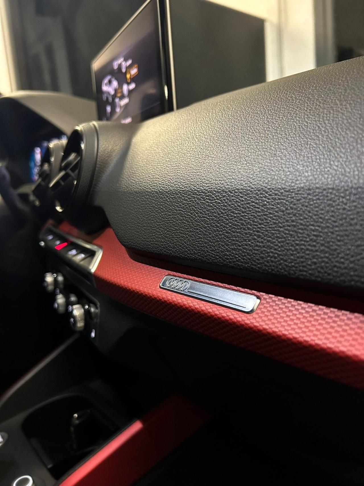 Audi Q2 30 TDI S tronic Identity Black