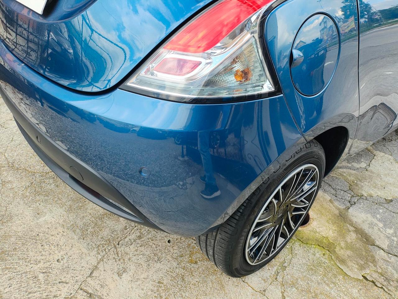 LANCIA YPSILON 1.0 HYBRID -2023