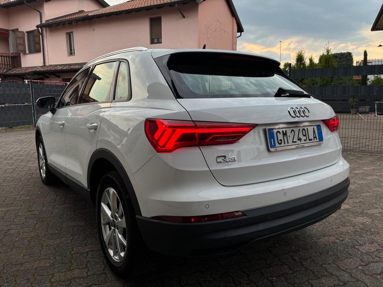 Audi Q3 45 TFSI e S tronic Business