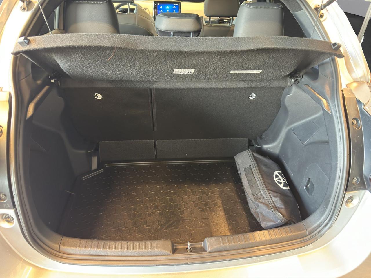 Toyota Yaris 1.5h Lounge