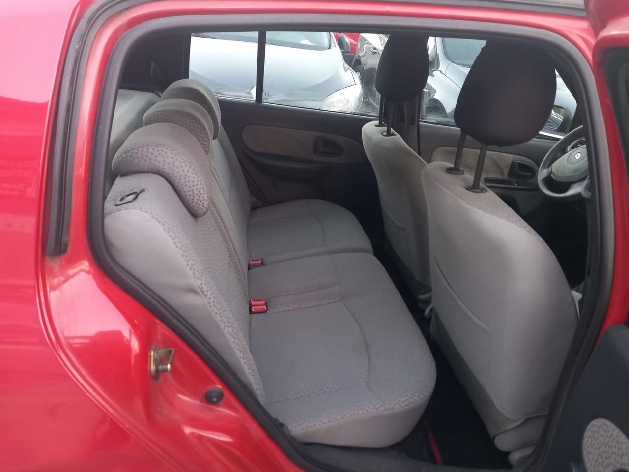 Renault Clio 1.2 16V 5 porte Confort