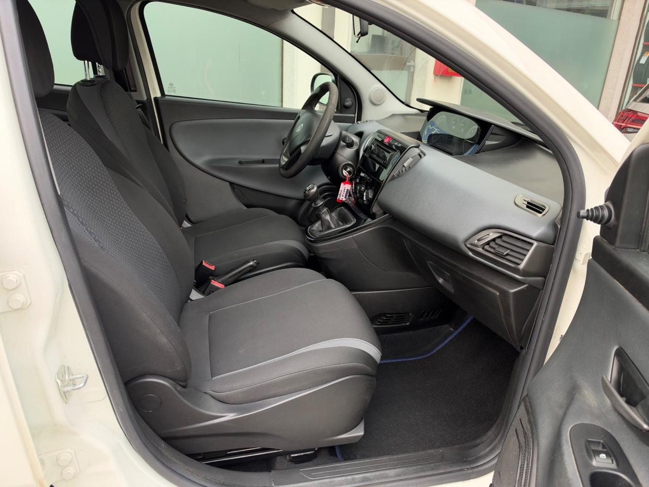 Lancia Ypsilon 1.2 69 CV 5 porte Silver
