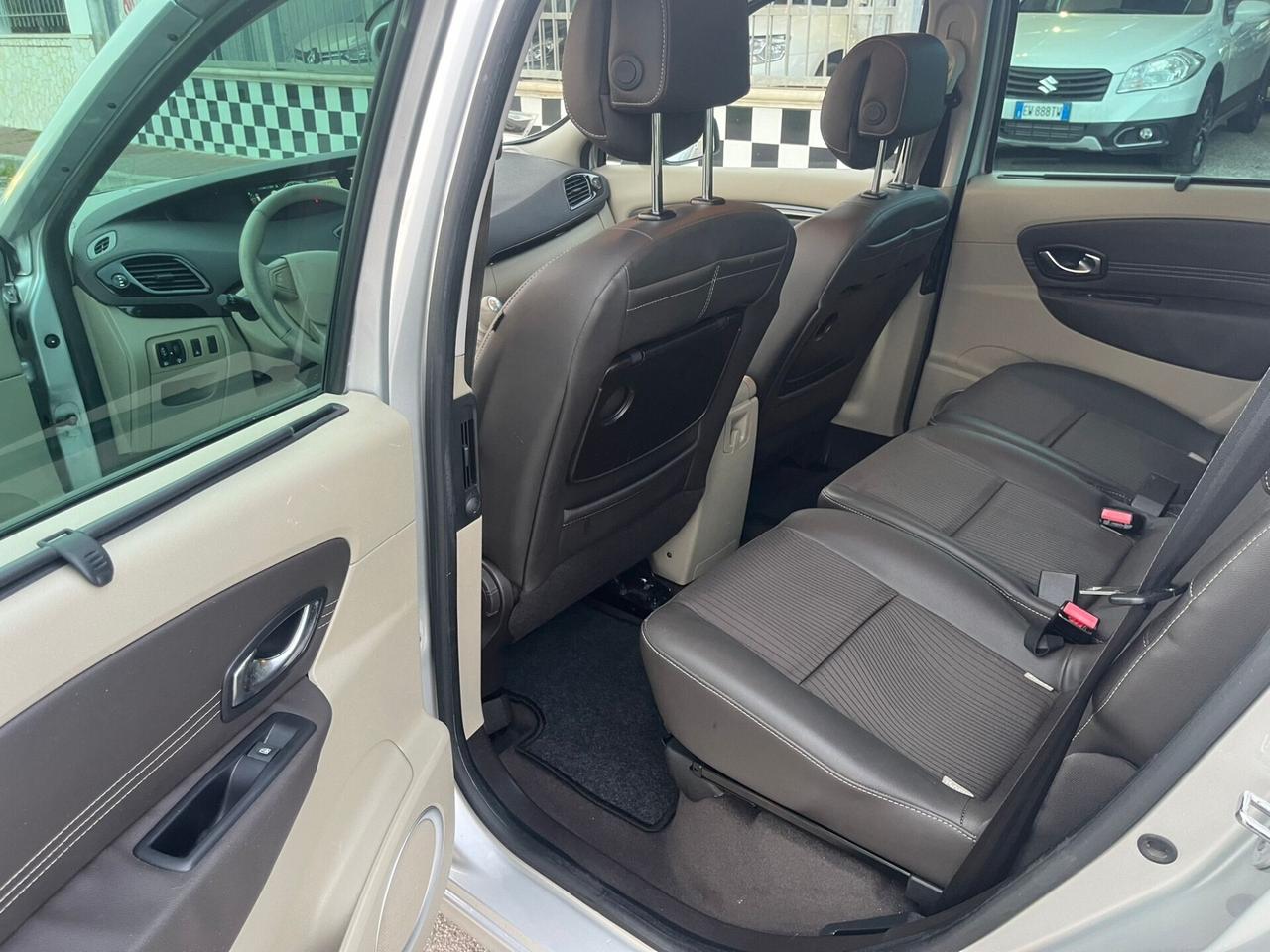 Renault Scenic Scénic X-Mod 1.5 dCi Luxe 2011