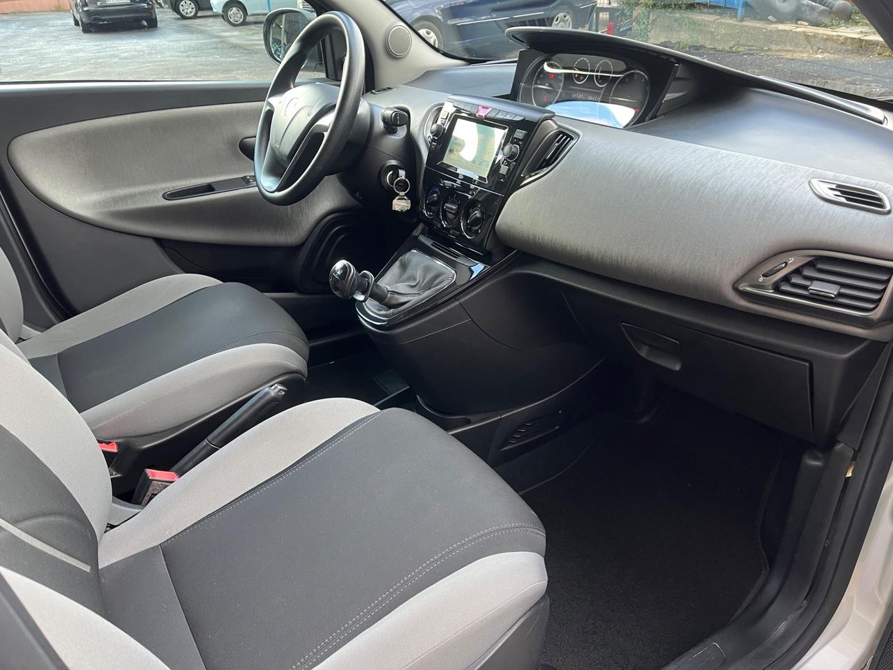 Lancia Ypsilon 1.2 69 CV5porte Silver-soloKm47500-