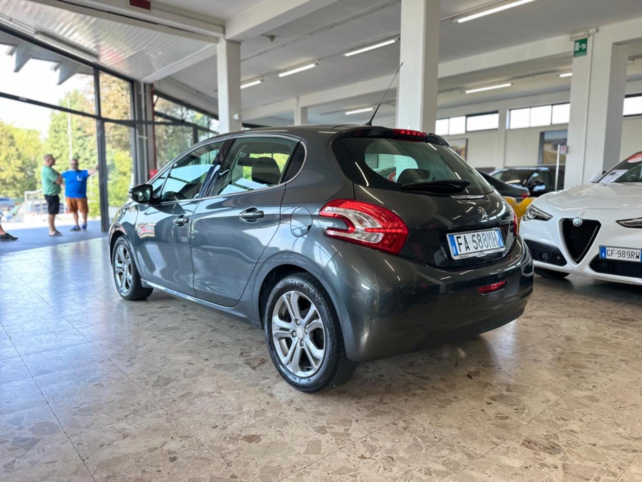 Peugeot 208 1.4 HDi 68 CV 5P Allure 09/2015 Neopatentati