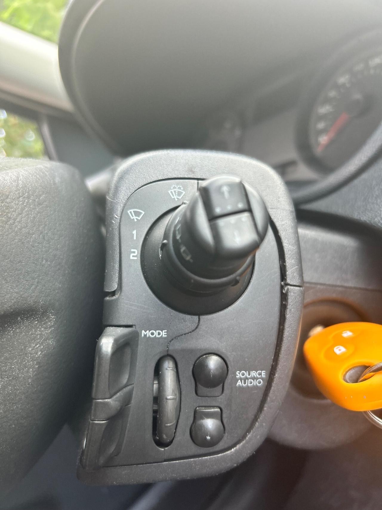 Renault Clio 1.2 16V 5 porte Le Iene