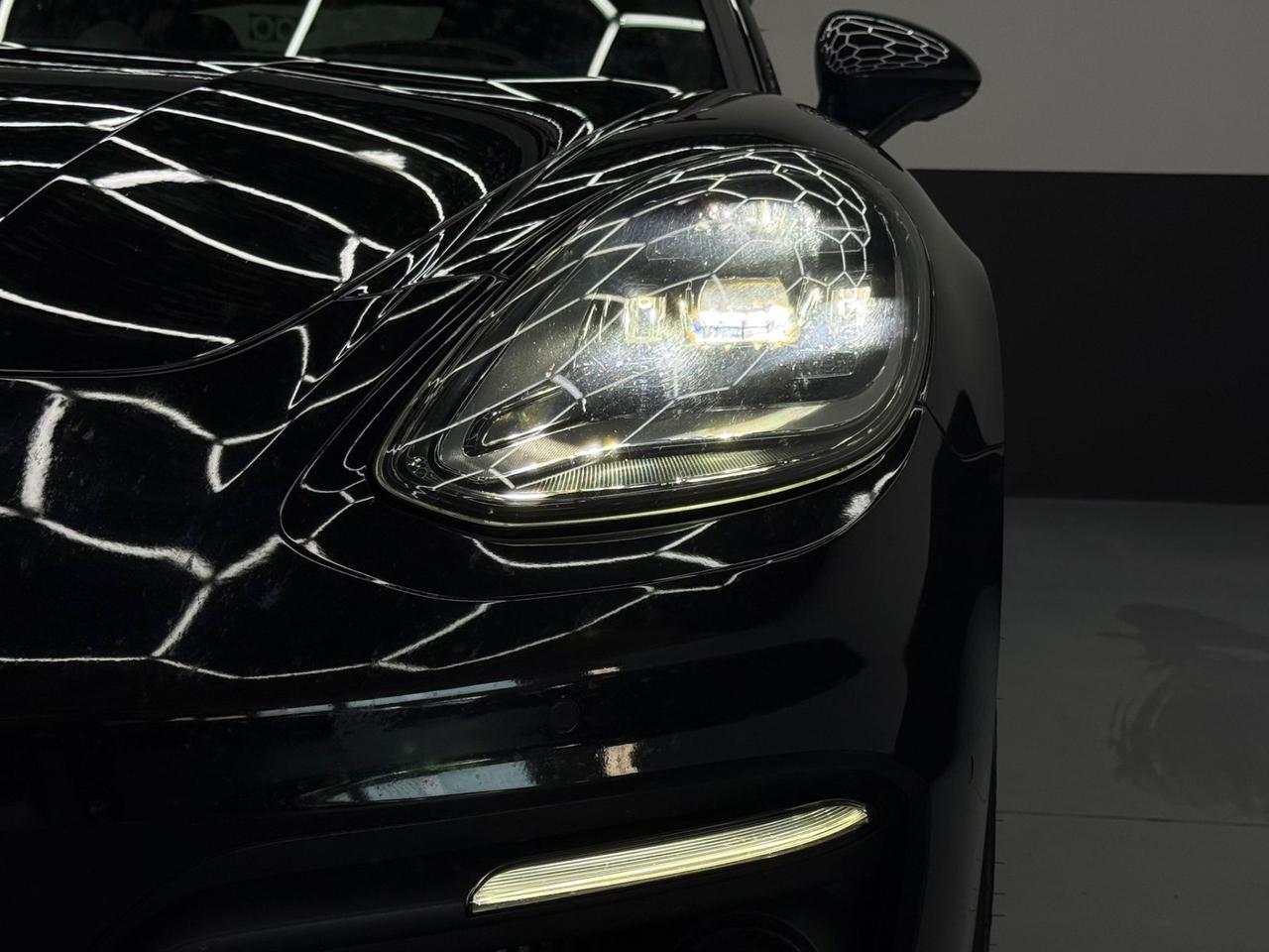 Porsche Panamera 4 PLATINUM EDITION