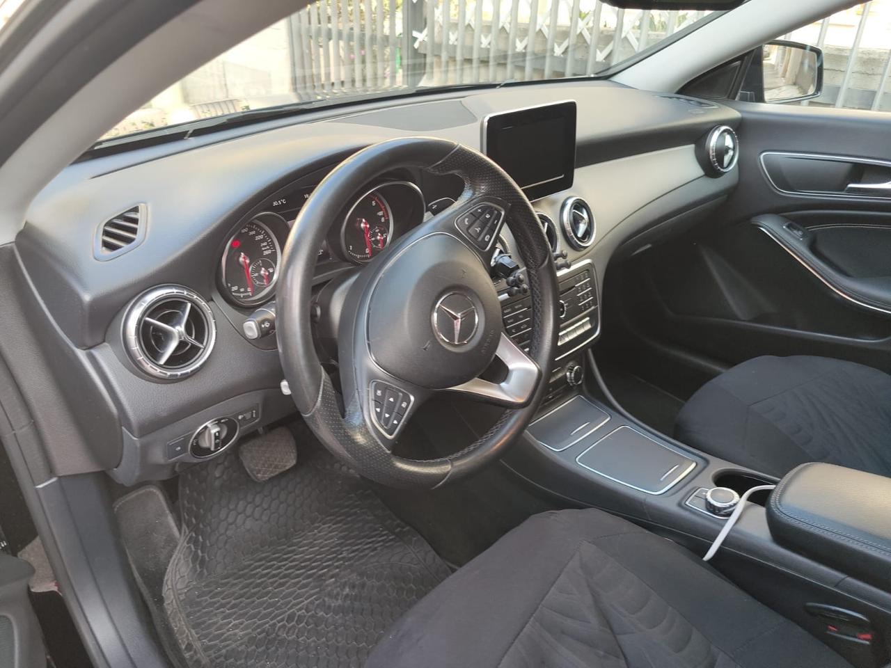 Mercedes CLA 200d 136CV Shooting Brake Sport