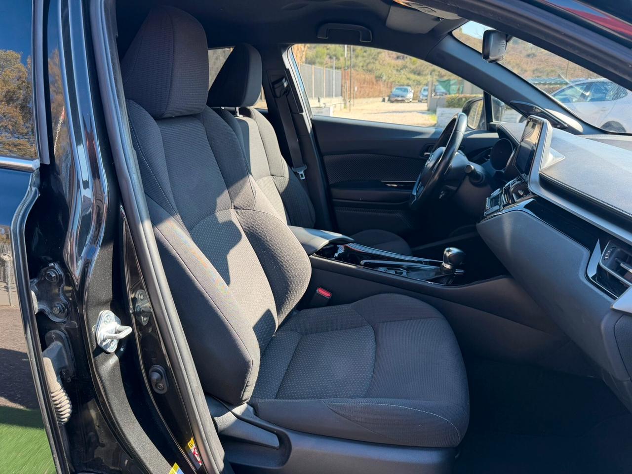 Toyota C-HR 1.8 Hybrid E-CVT Trend