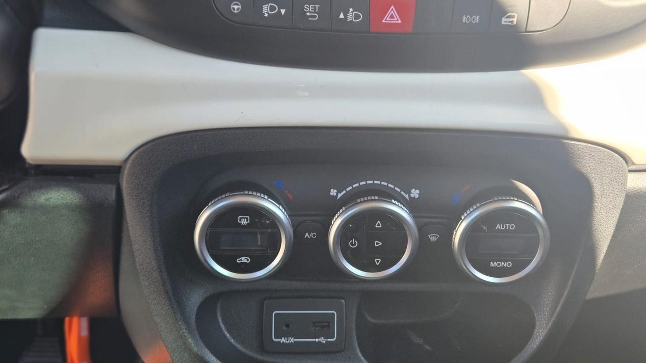 Fiat 500L 1.4 tjt Trekking 120CV Uff Italy Navi USB Pelle