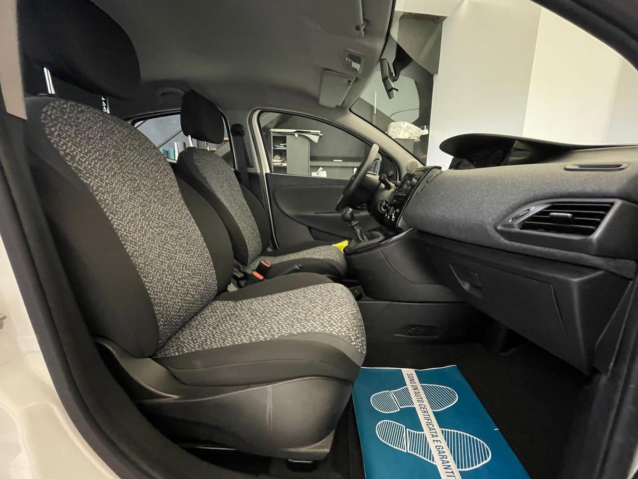Lancia Ypsilon 1.0 FireFly Hybrid Ecochic Gold