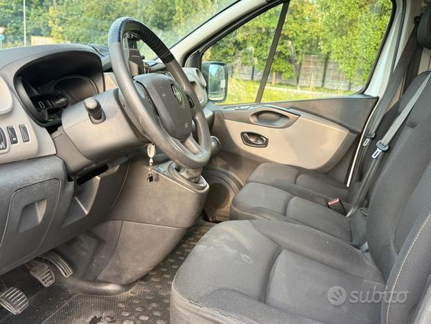 RENAULT TRAFIC 2.0 DCI anno 2017 perfetto