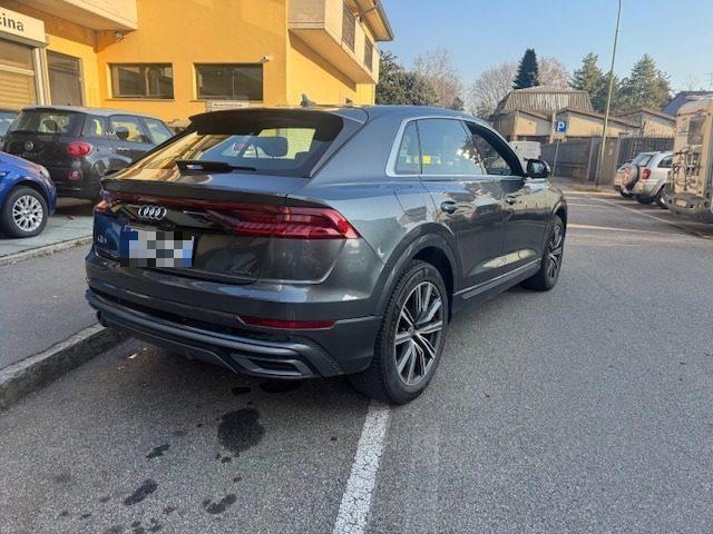 AUDI Q8 55 TFSI quattro tiptronic S-LINE