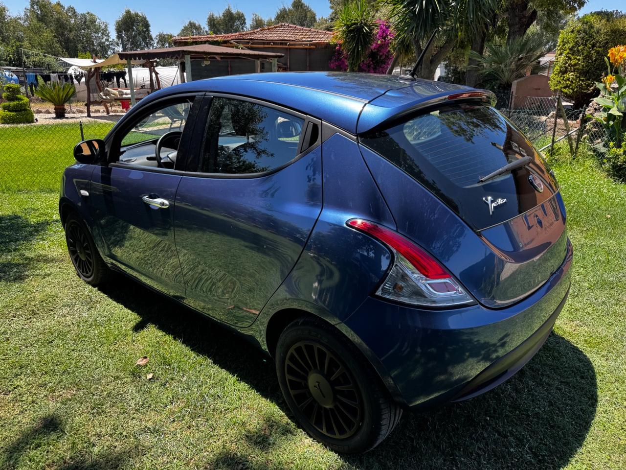 Lancia Ypsilon 1.0 FireFly 5 porte S&S Hybrid Ecochic Silver