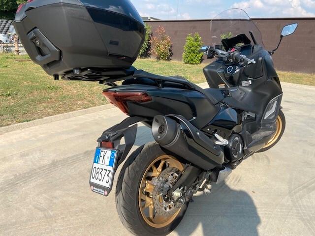 Yamaha T Max 560 TECH 2024 SOLO 200 KM