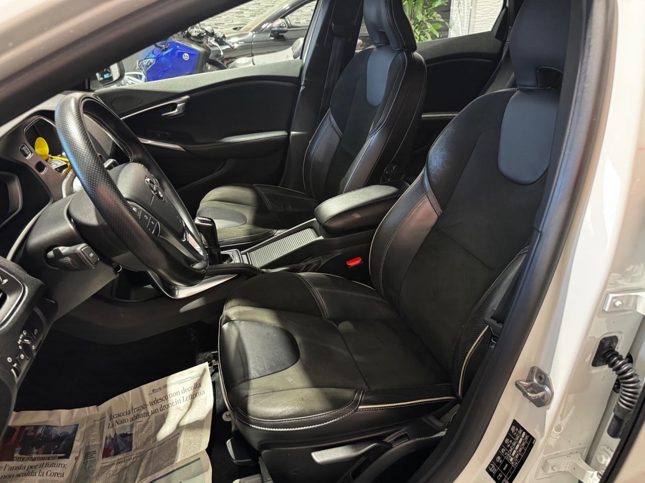 Volvo V40 D2 R-design