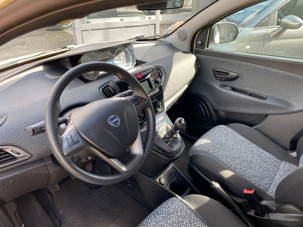 Lancia Ypsilon 1.0 FireFly 5 porte S&S Hybrid Ecochic Silver