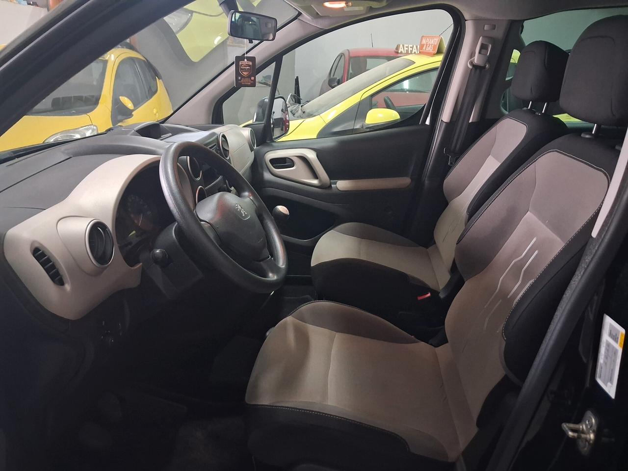 Peugeot Partner 5 posti 1.6 HDi Autocarro 2015