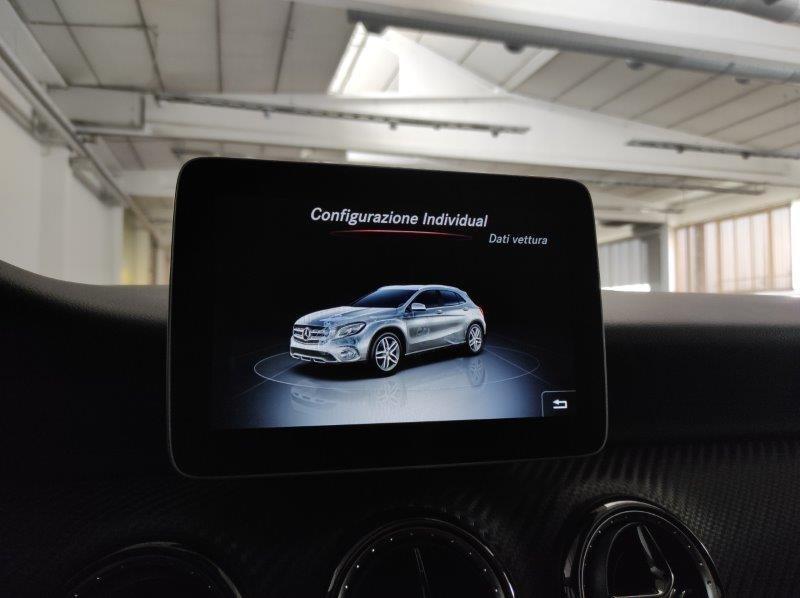 Mercedes-Benz GLA (X156) - GLA 200 d Automatic 4Matic Business Extra