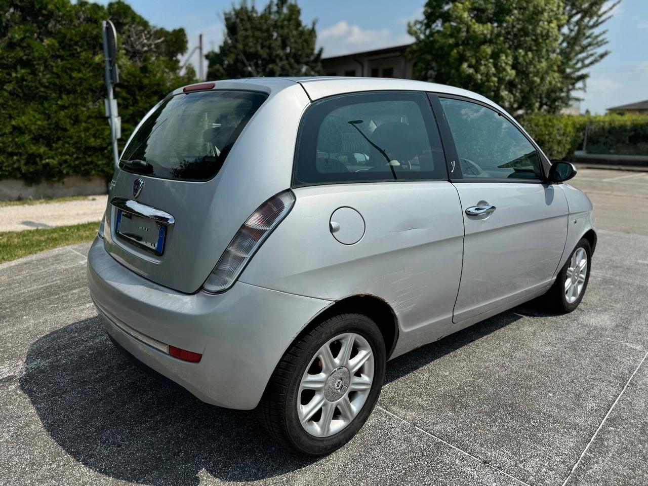 Lancia Ypsilon 1.2 Argento -Neopatentati