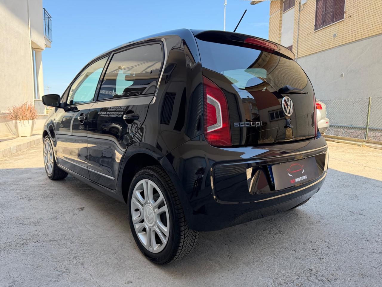 Volkswagen up! 1.0 METANO 2015