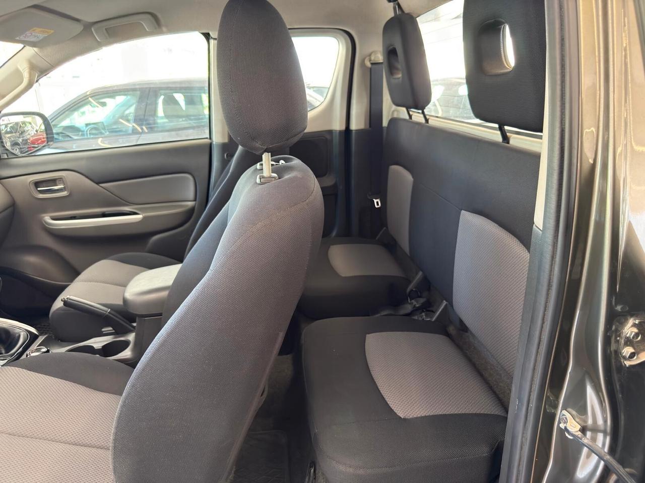 L200 ClubCab 2.4 DI-D 154cv Invite 4wd Super Select 6M
