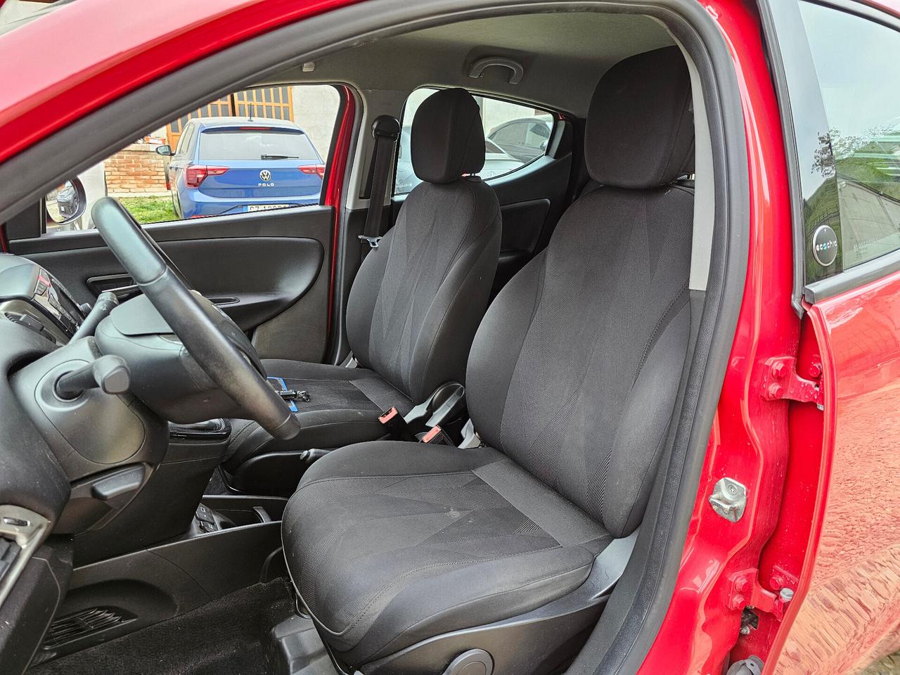 Lancia Ypsilon 1.0 FireFly 5 porte S&S Hybrid Ecochic Silver