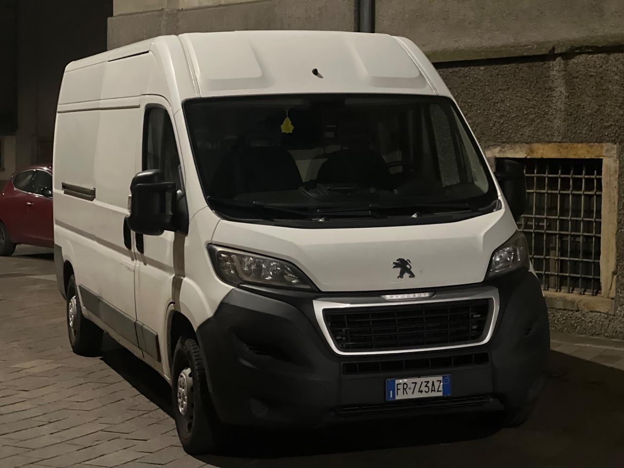 Peugeot Boxer 2.0 Diesel 130 CV - 3 Posti