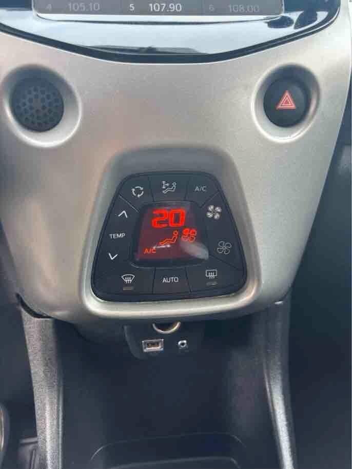 Toyota Aygo 1.0 VVT-i 69 CV 5 porte x-play TSS MMT