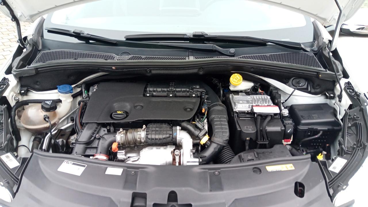 Peugeot 2008 BlueHDi 100 Allure