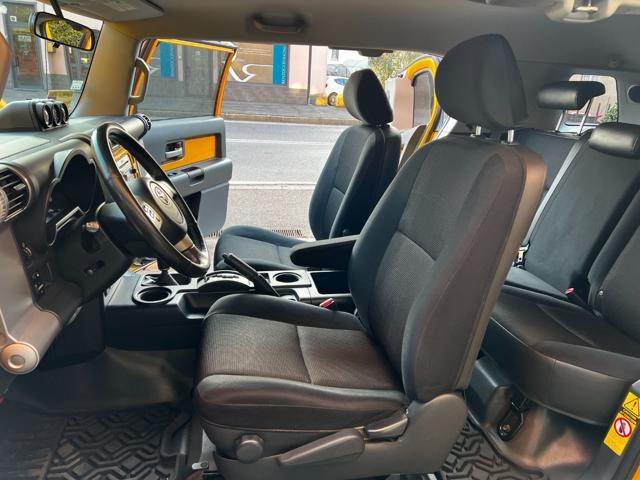 TOYOTA Land Cruiser FJ