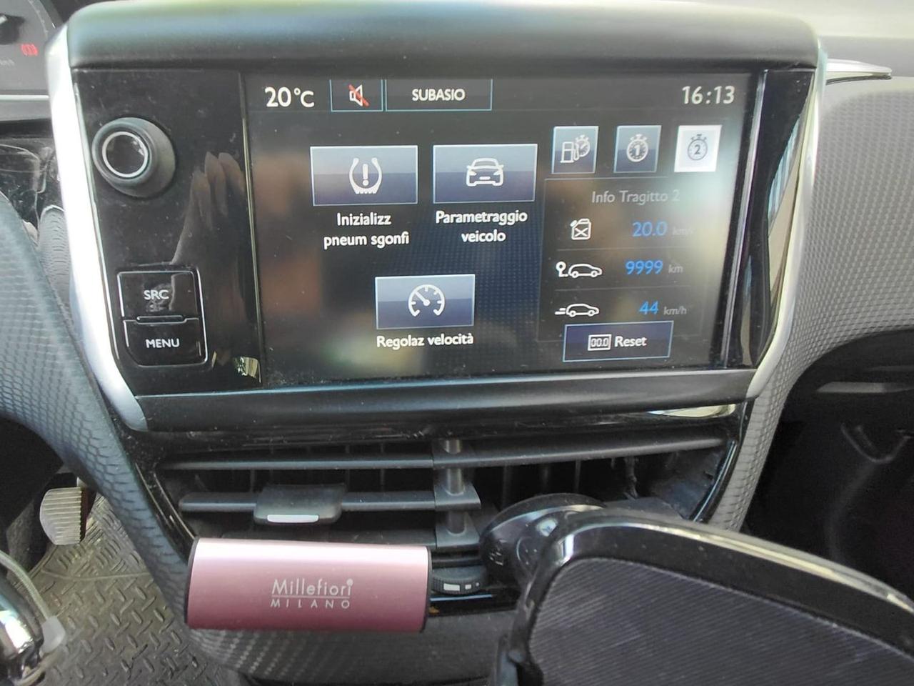 Peugeot 2008 Allure 1.6 Blue HDI 100 #10511