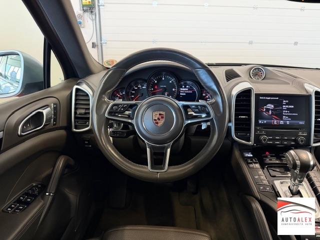 PORSCHE - Cayenne - 3.0 Diesel Platinum Edition