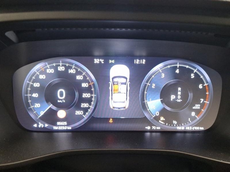 VOLVO XC40 T2 AUTOMATICO MOMENTUM CORE SUV