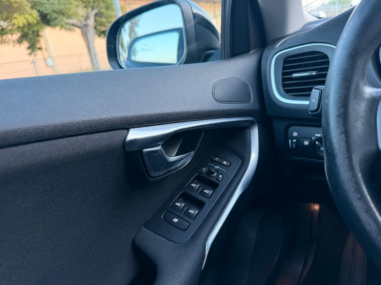 VOLVO V40 2.0 BERLINA DIESEL D2 EURO6B