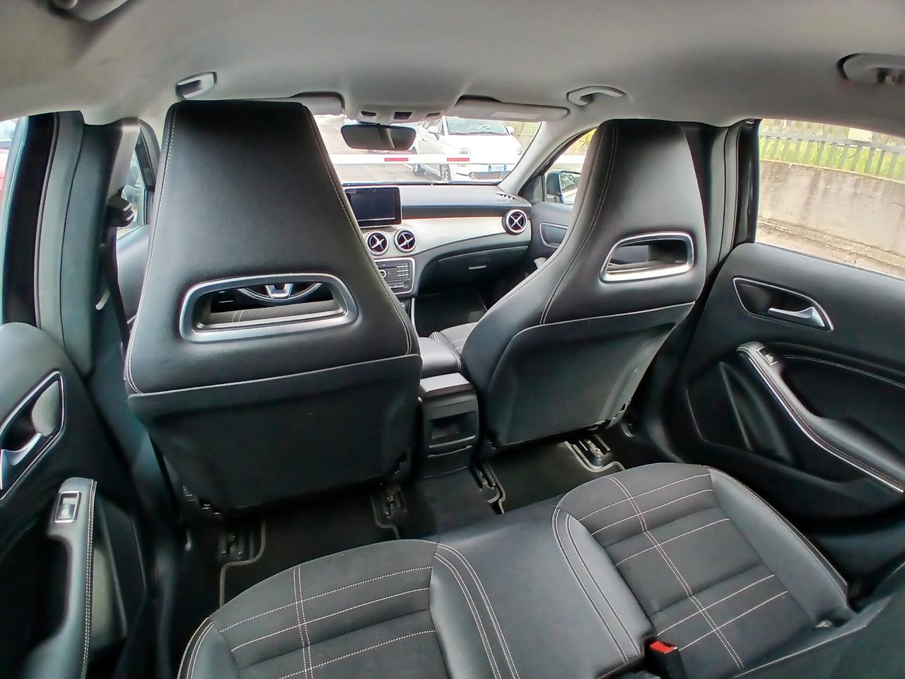 Mercedes-benz GLA 180 d Premium