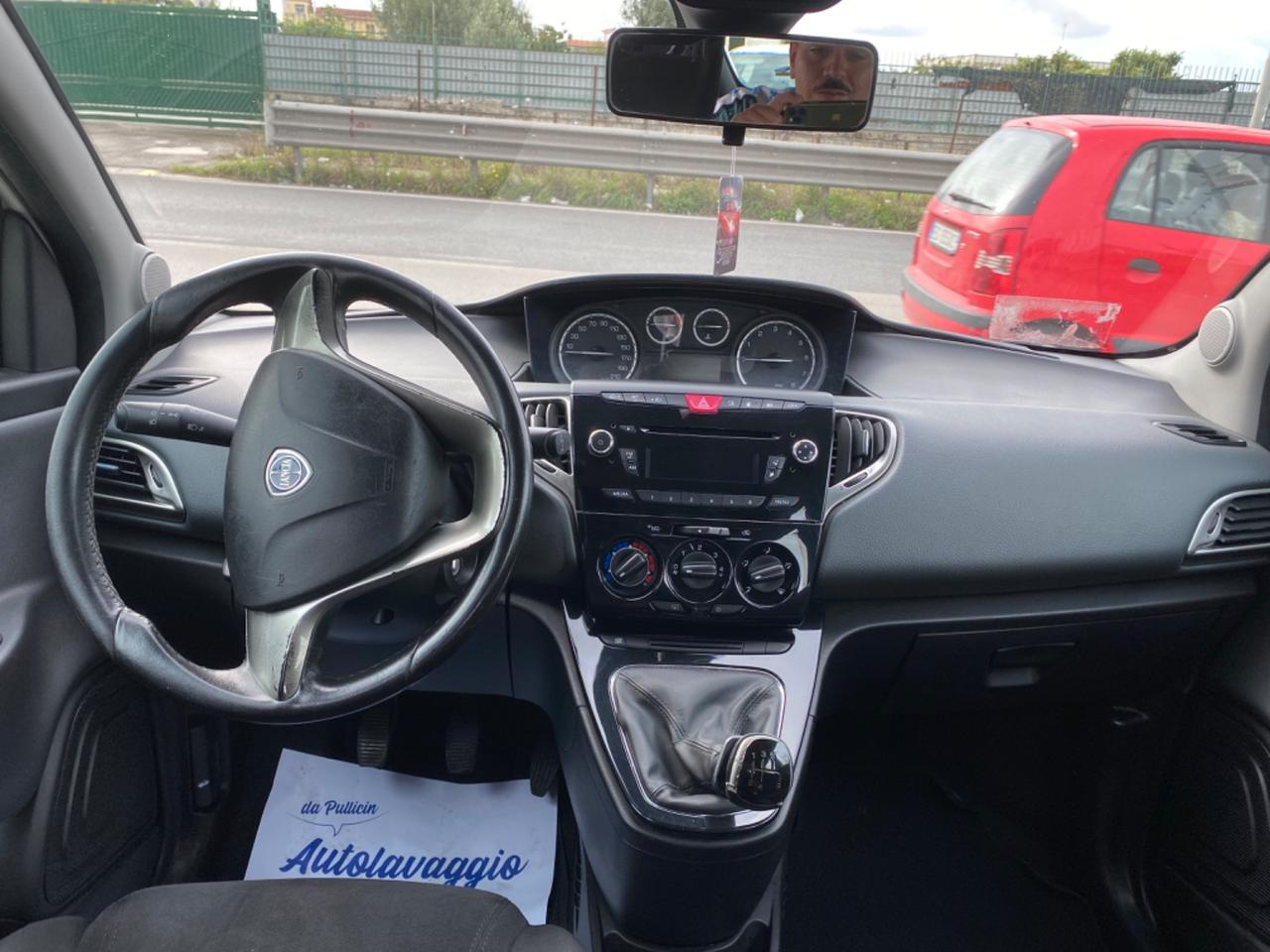 Lancia Ypsilon 0.9 TwinAir 85 CV 5 porte Metano Ecochic Silver