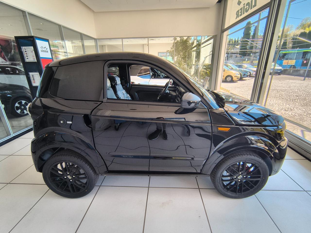 LIGIER Myli Lab Total Black