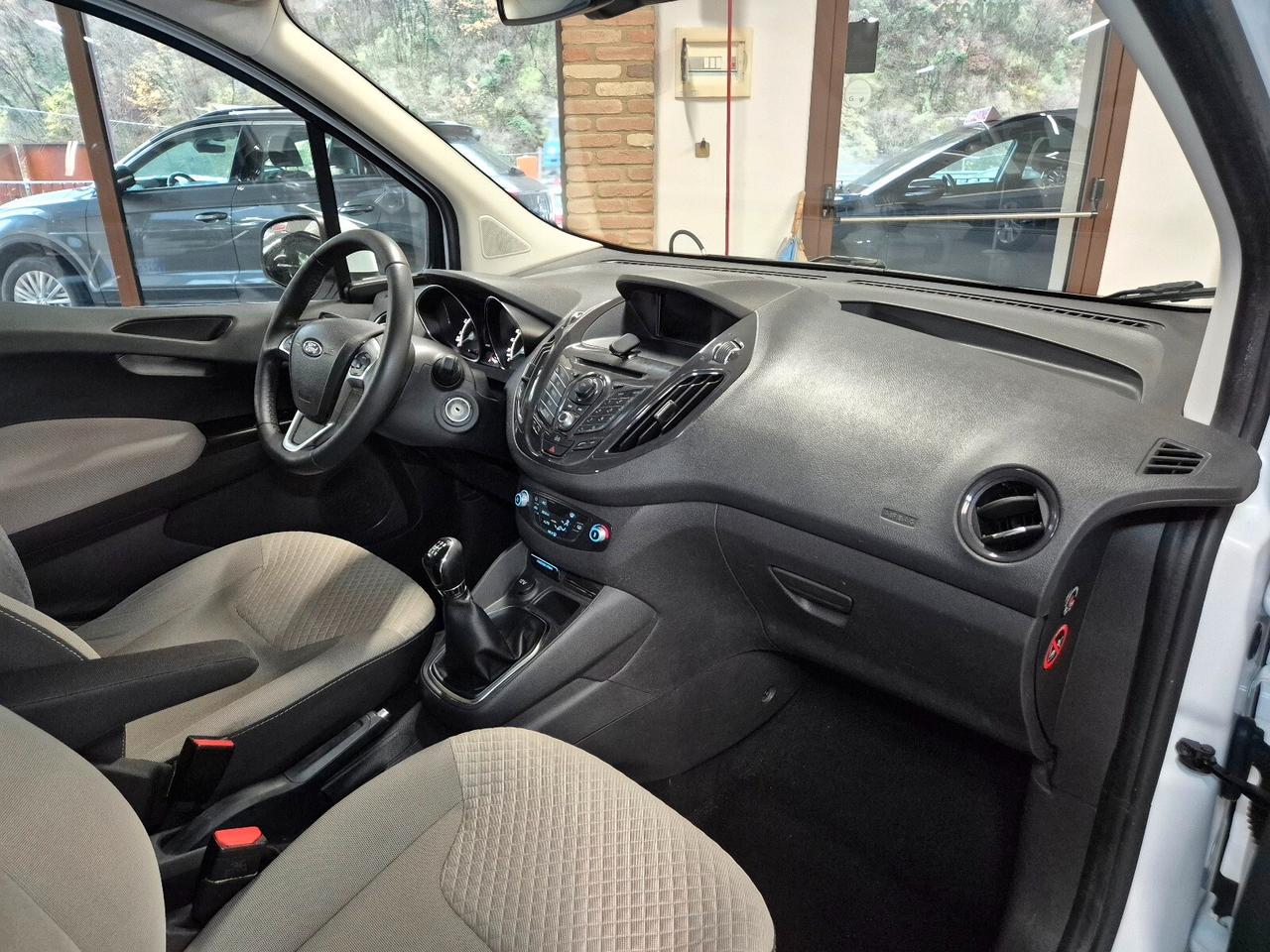 Ford Tourneo Courier 1.0 EcoBoost 100 CV Titanium