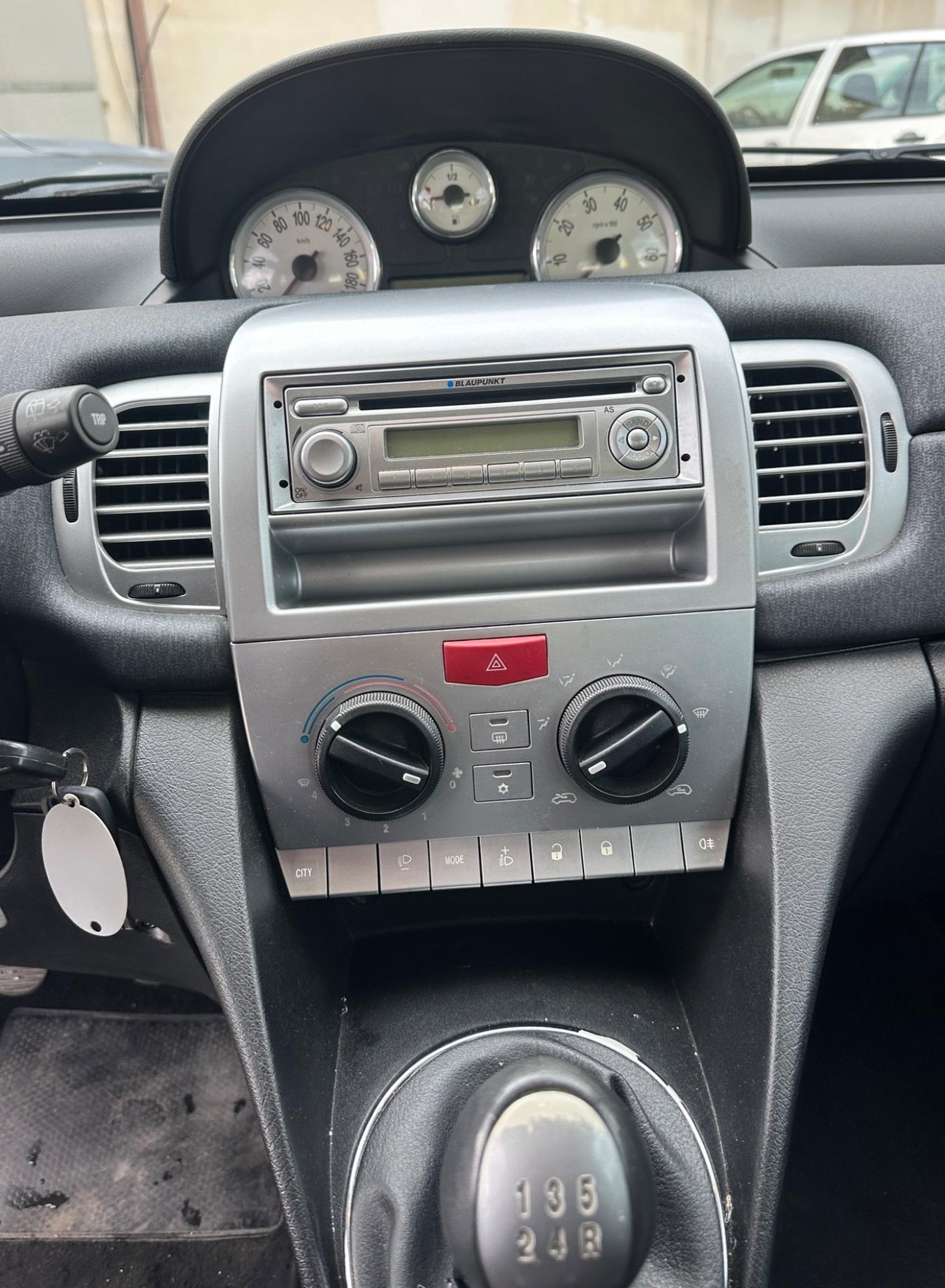 Lancia Ypsilon 1.3 MJT 75 CV 3p Platino